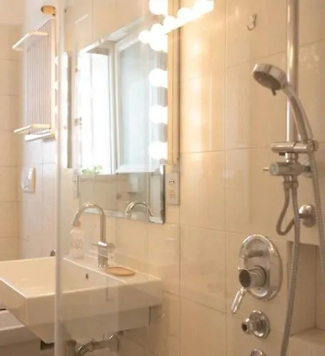 Tiziano Apartment-a Spacious For In