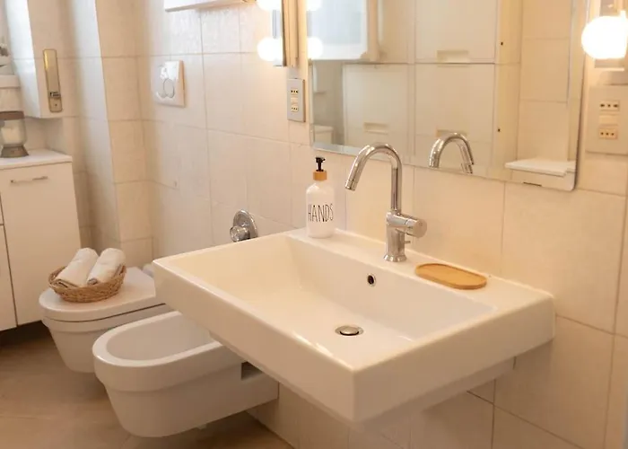 Tiziano Apartment-a Spacious For In Roma